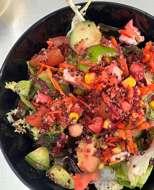 Ké Salad: Una ensalada deliciosa y nutritiva para combinar con tu Ké favorito.
